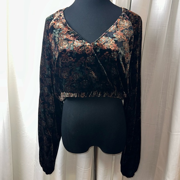 🦋🦋C&V Chelsea & Violet JUNIOR VELVET CROPPED TOP🦋🦋 - Picture 1 of 8